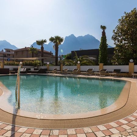 New Garden Hotel Torbole Sul Garda Luaran gambar