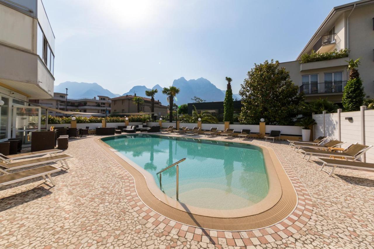 New Garden Hotel Torbole Sul Garda Luaran gambar