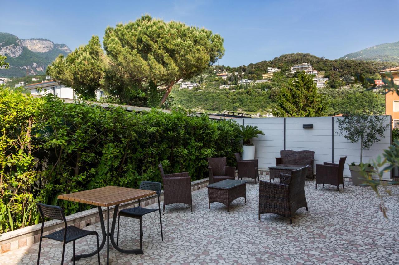 New Garden Hotel Torbole Sul Garda Luaran gambar