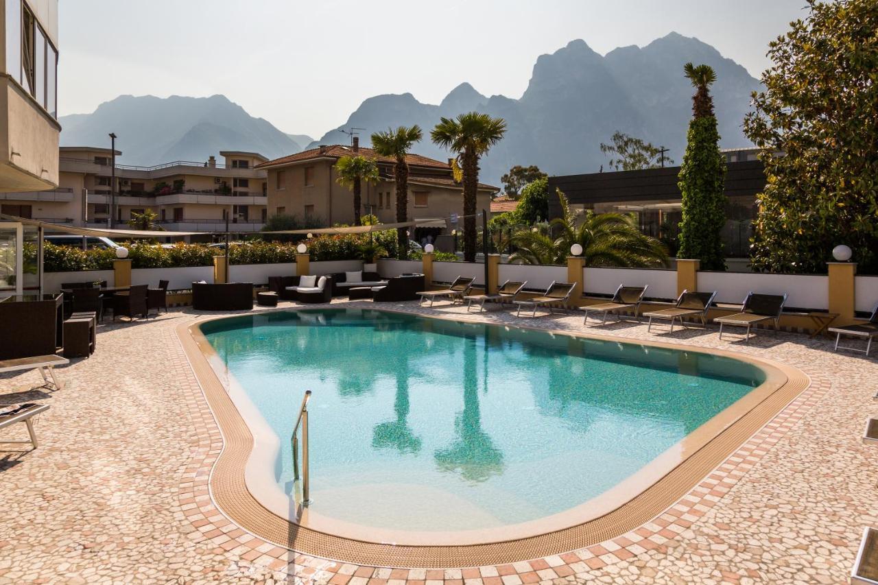New Garden Hotel Torbole Sul Garda Luaran gambar