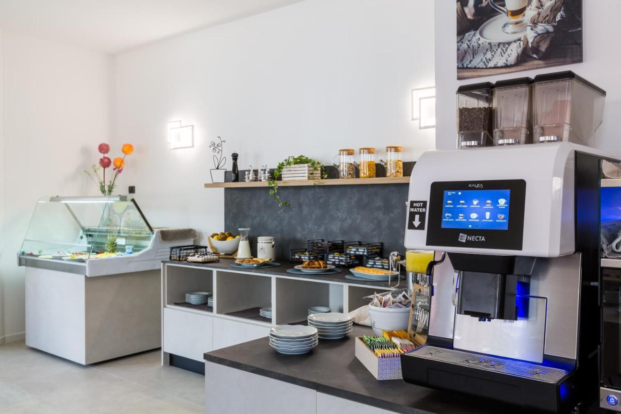 New Garden Hotel Torbole Sul Garda Luaran gambar