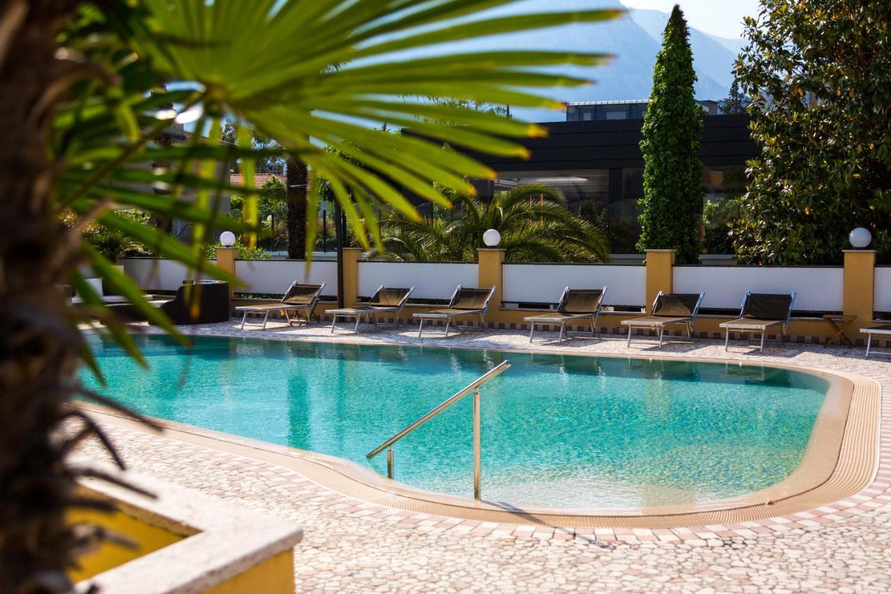 New Garden Hotel Torbole Sul Garda Luaran gambar
