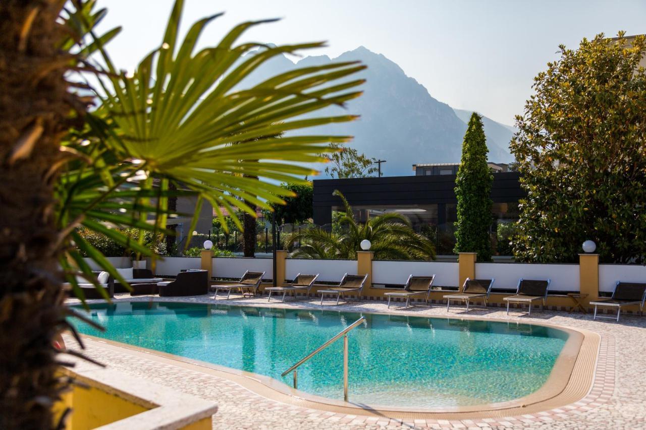 New Garden Hotel Torbole Sul Garda Luaran gambar